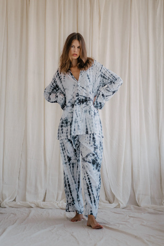 PAROS set in tie dye flower deep sea shirt & pants