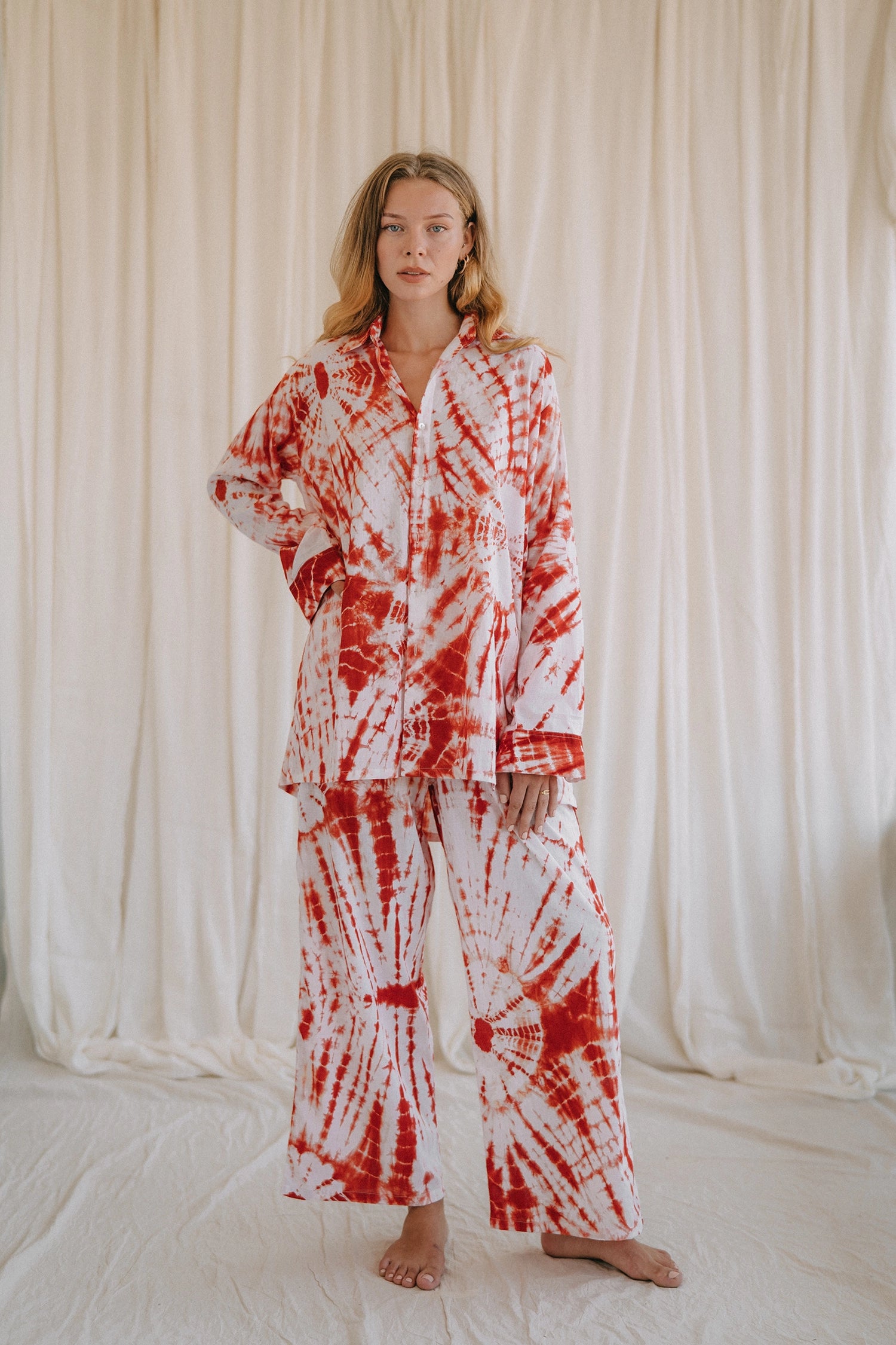 PAROS pants | hand tie-dyeing red